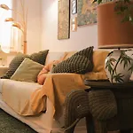 Downtown Apartment *